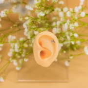 Tytanowy labret z dwoma cyrkoniamii