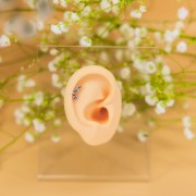 Złoty tytanowy labret z cyrkoniami