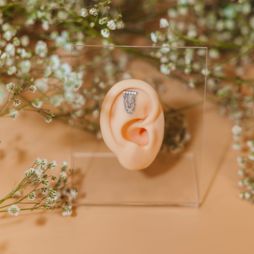 Tytanowy labret z cyrkoniami i łańcuszkami