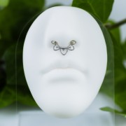 Clicker Tytanowy Srebrny segment ring z motywem kwiatowym