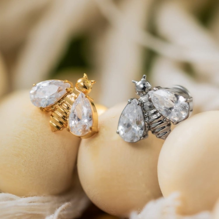 Tytanowy złoty labret pszczołą i cyrkonie