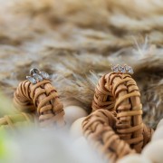 Tytanowy ZŁOTY Labret z trzema cyrkoniami w kształcie łezki