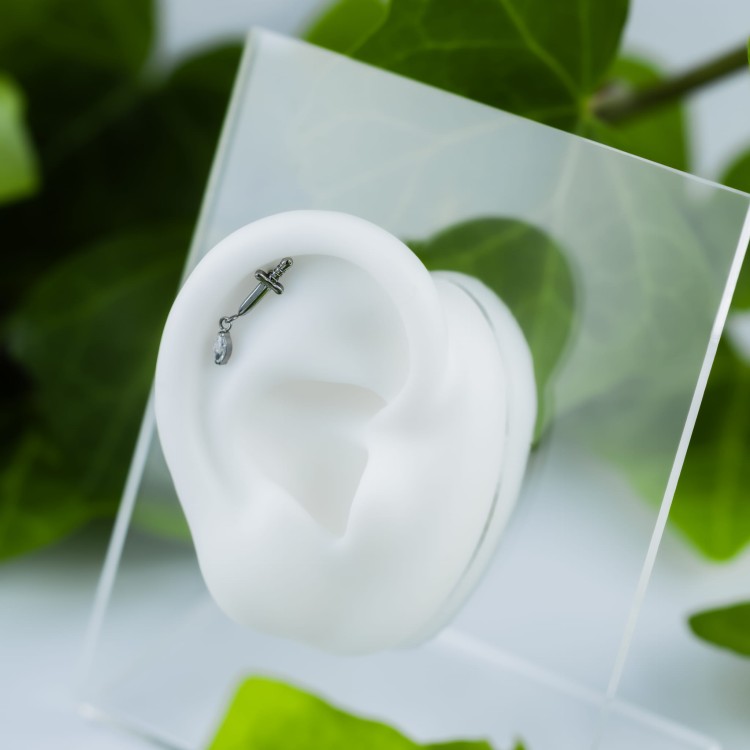 Tytanowy labret ozdobny z sztyletem i cyrkonią