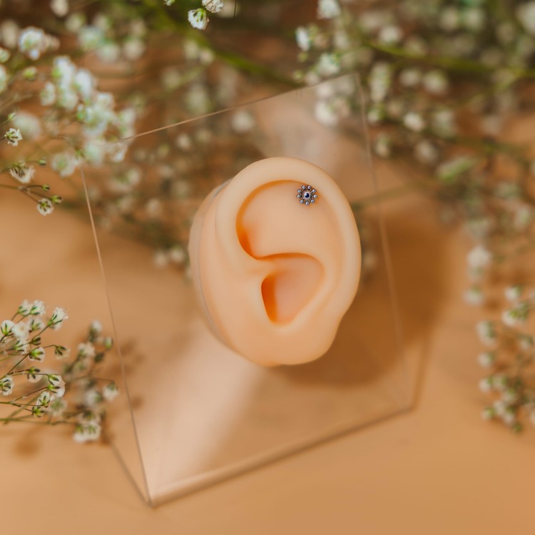 Stalowy labret w kształcie kwiatka